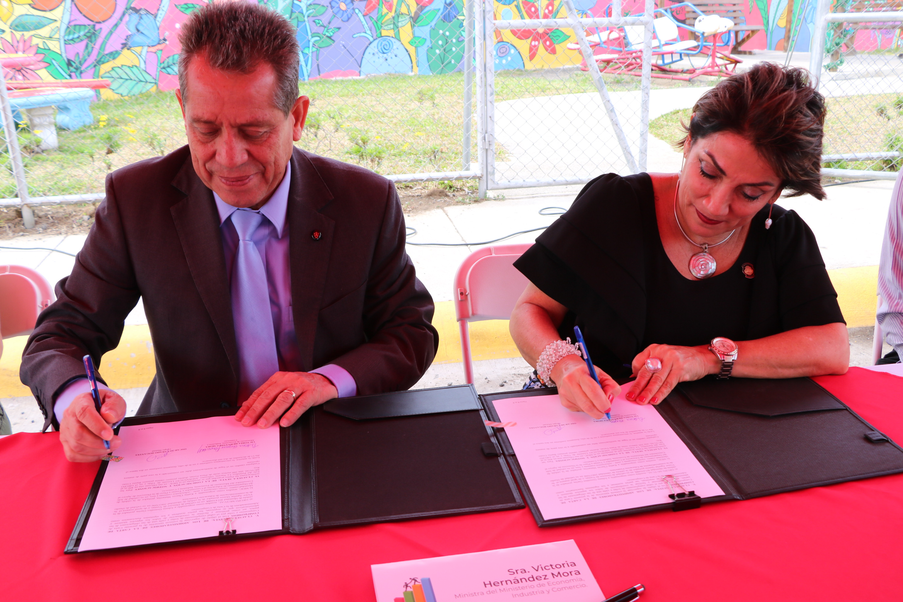 Firma de convenio ayudará a que 1000 personas reciban educación financiera